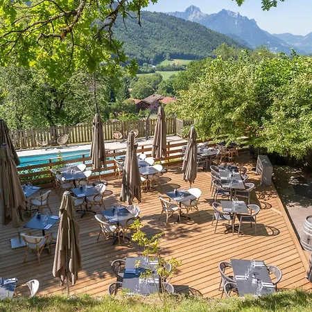 Restaurant Le Bois Joli Et 3* ベルネ