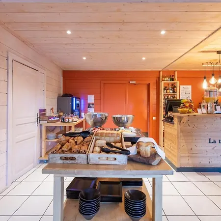 ホテル Restaurant Le Bois Joli Et ベルネ